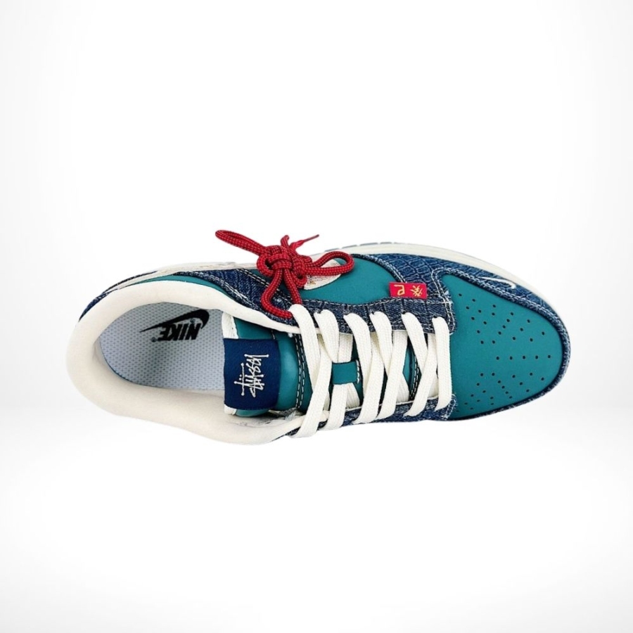 Top-down view of the Nike SB Dunk Low