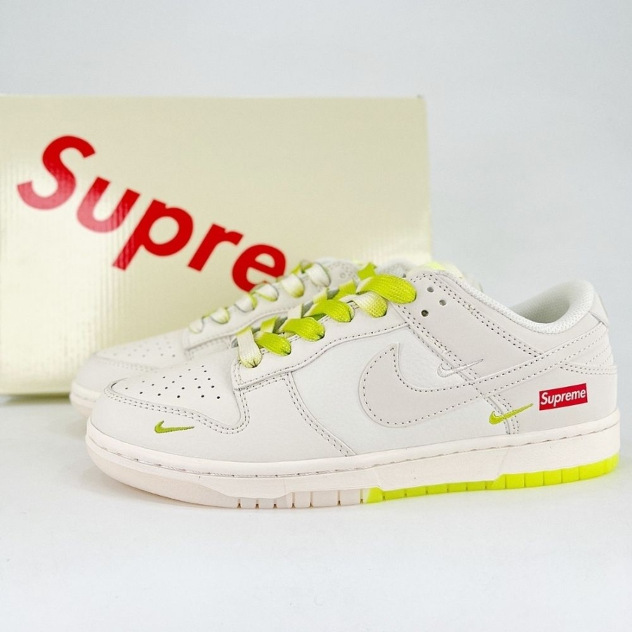 Nike SB Dunk Low X Supreme White Light Green Small Hooks - Image 6