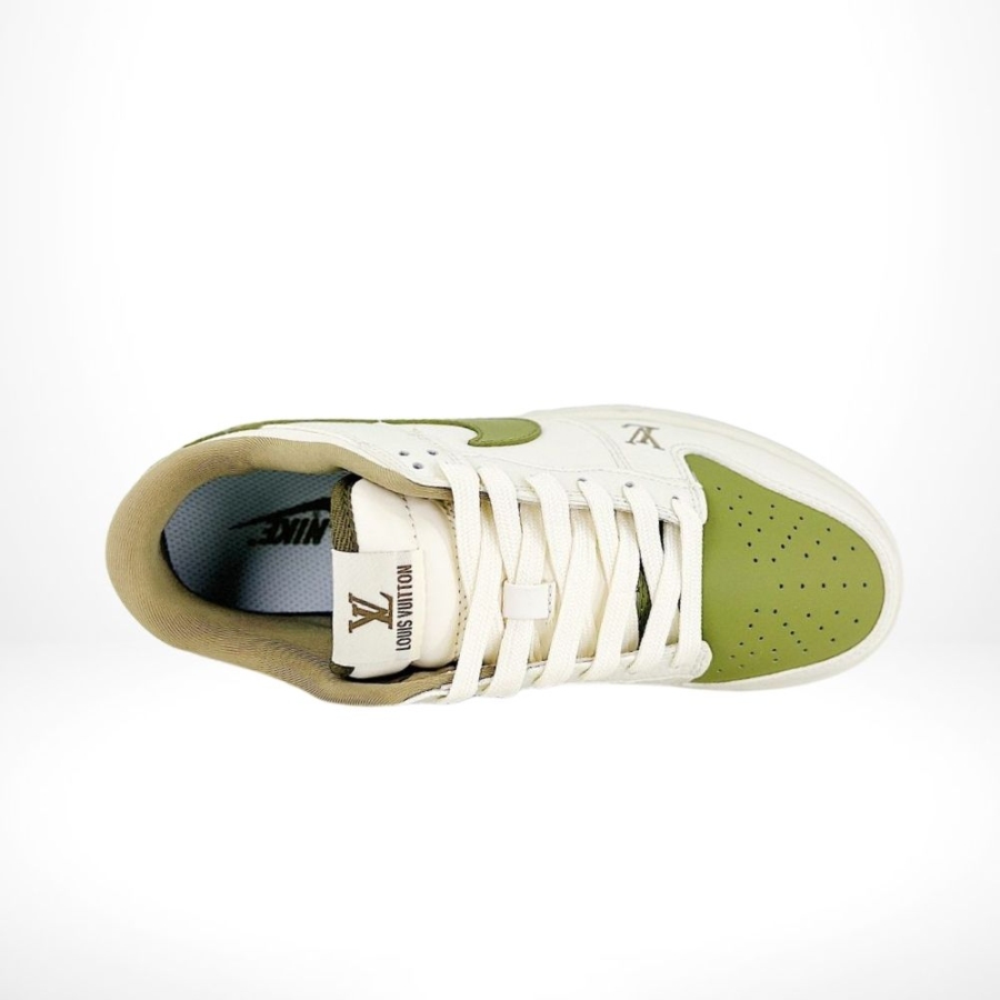 Top-down view of the Nike SB Dunk Low