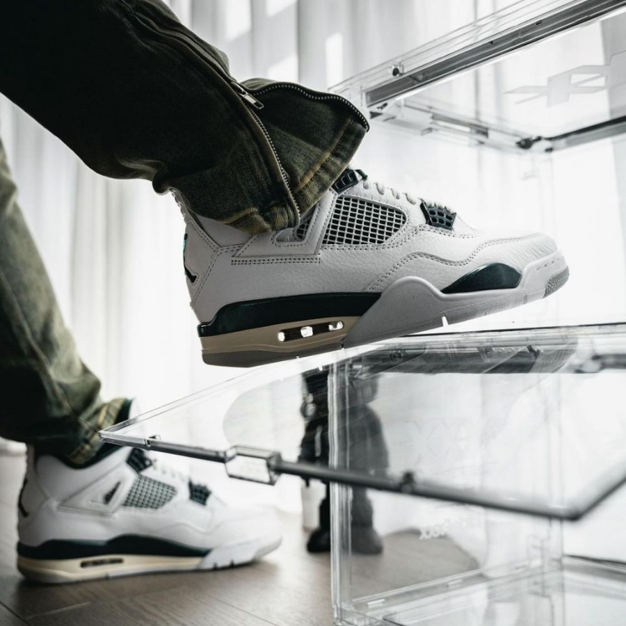 On-foot of the Air Jordan 4