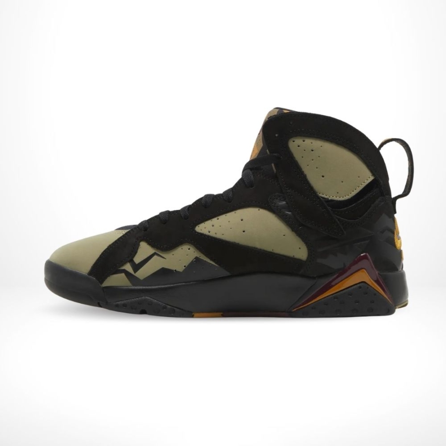 Medial side view of the Air Jordan 7