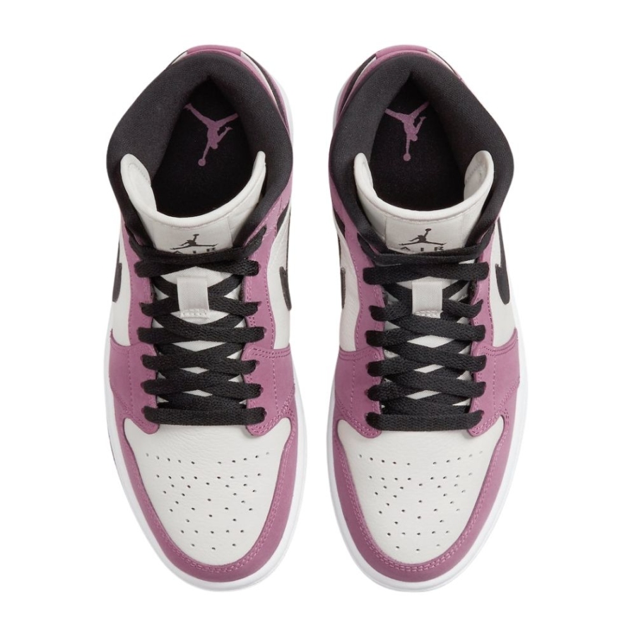Top-down view of the Air Jordan 1