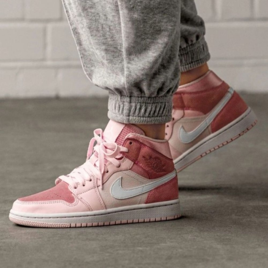 Real lifestyle image of Air Jordan 1