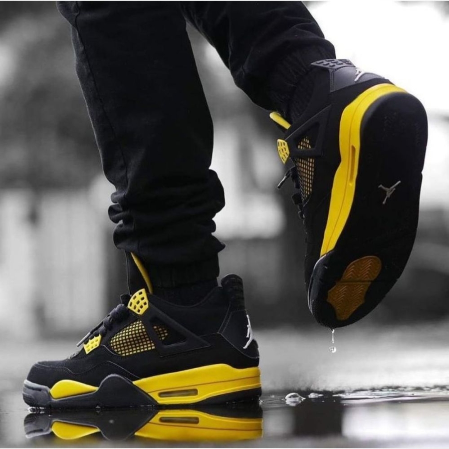 Side profile of Air Jordan 4