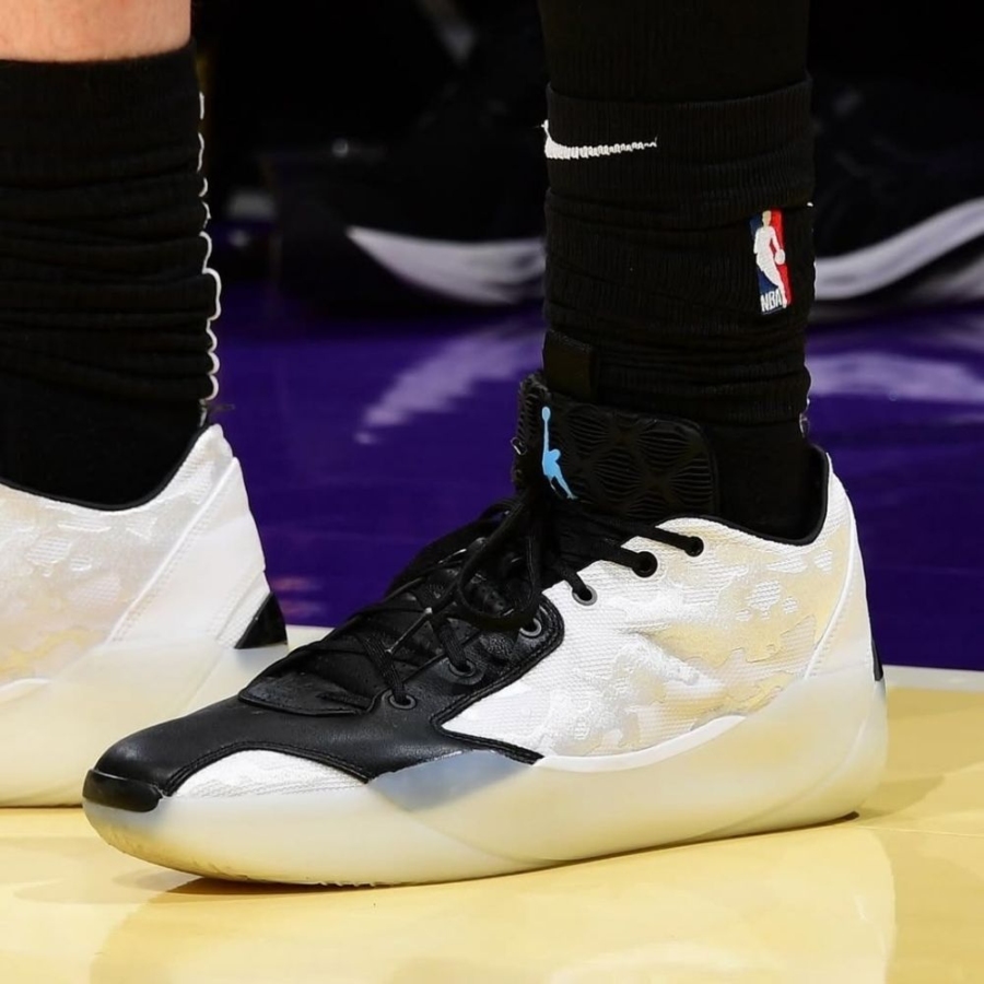 Real lifestyle image of Air Jordan 39