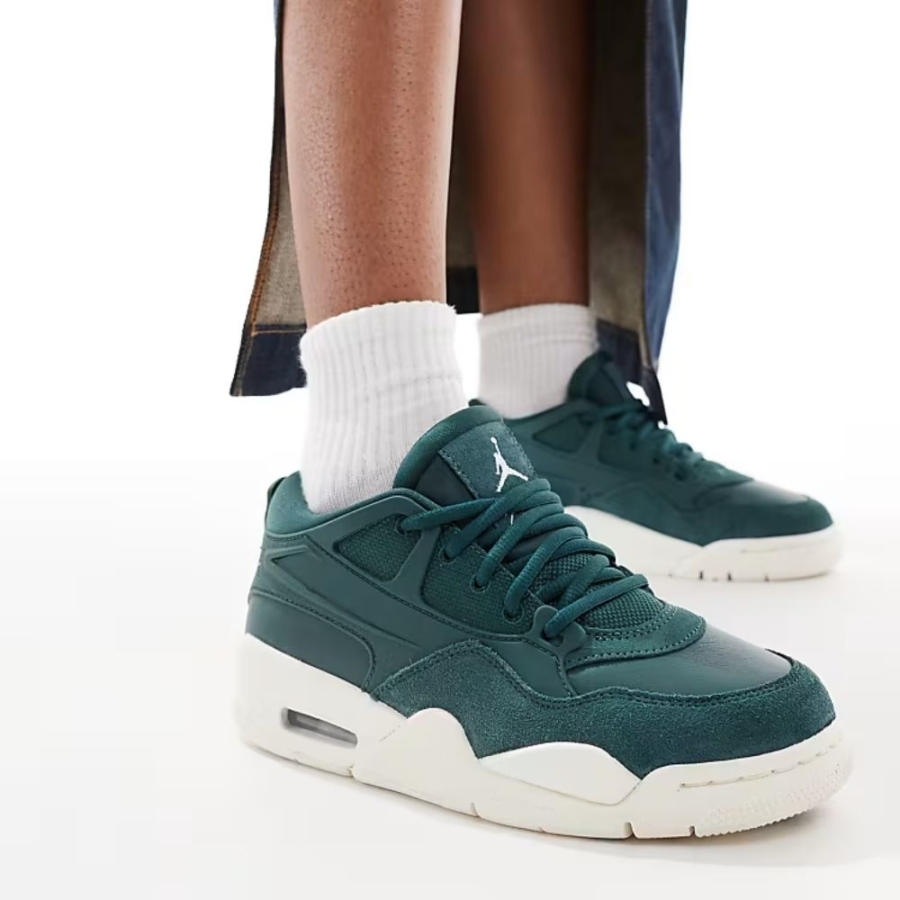 Real lifestyle image of Air Jordan 4