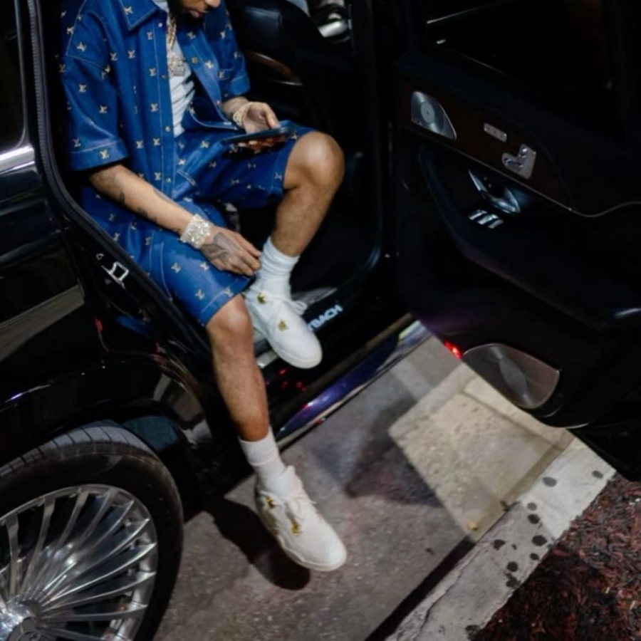Real lifestyle image of Air Jordan 4