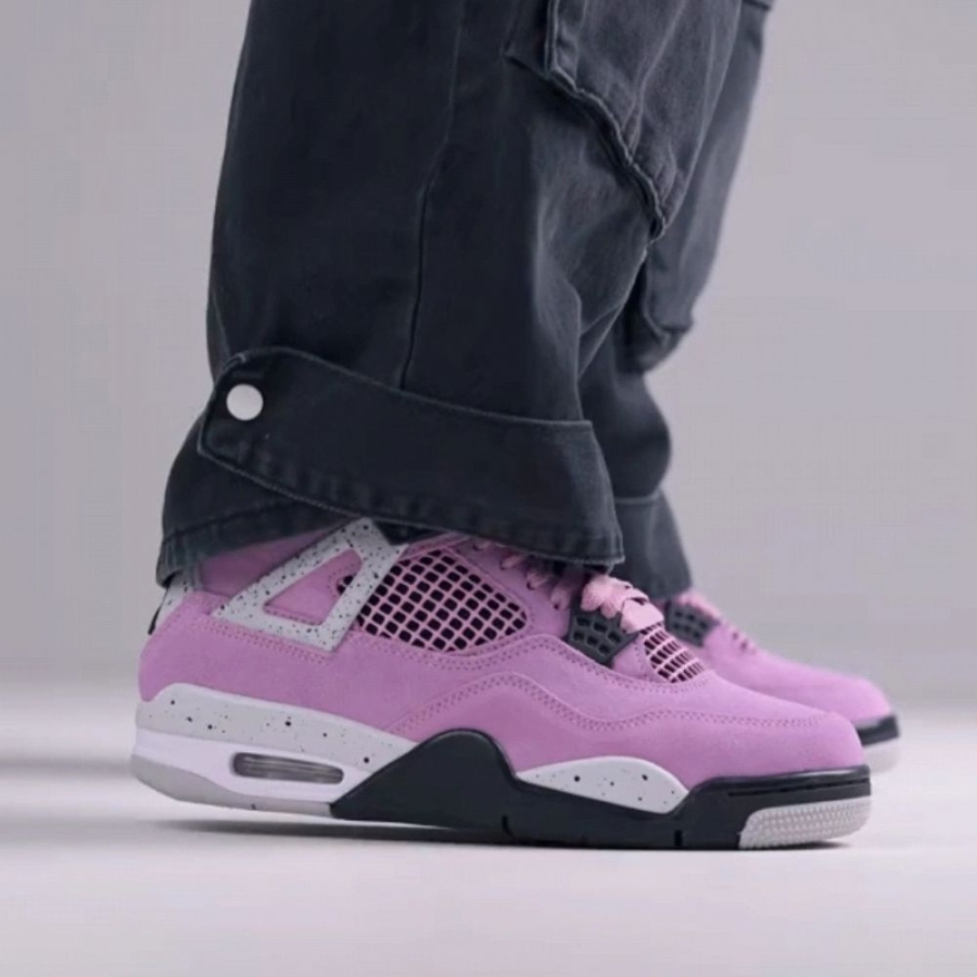 Real lifestyle image of Air Jordan 4