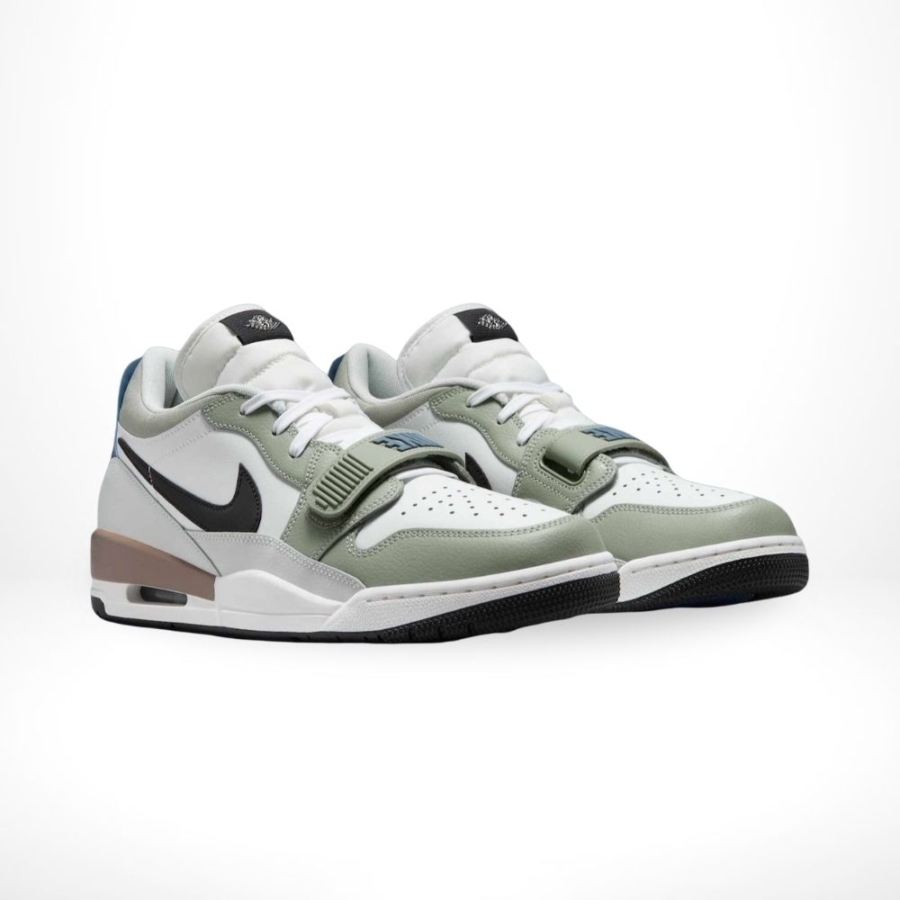 Angle view of Air Jordan 1