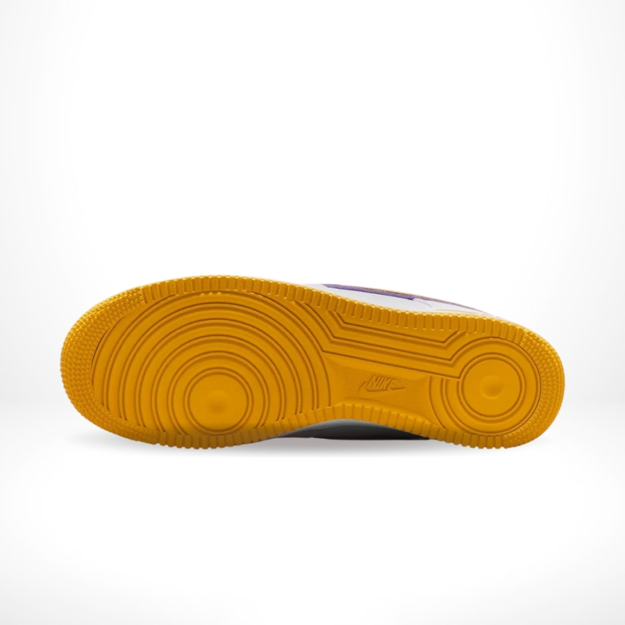 Bottom view of the Air Force 1