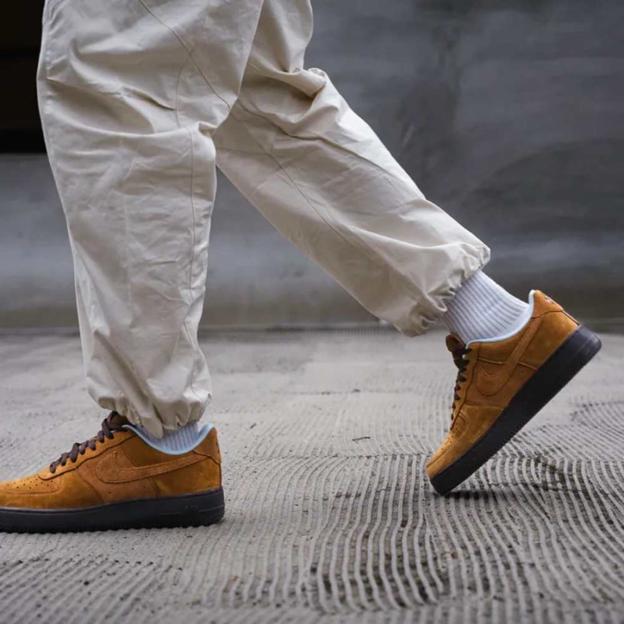 On-foot of the Air Force 1