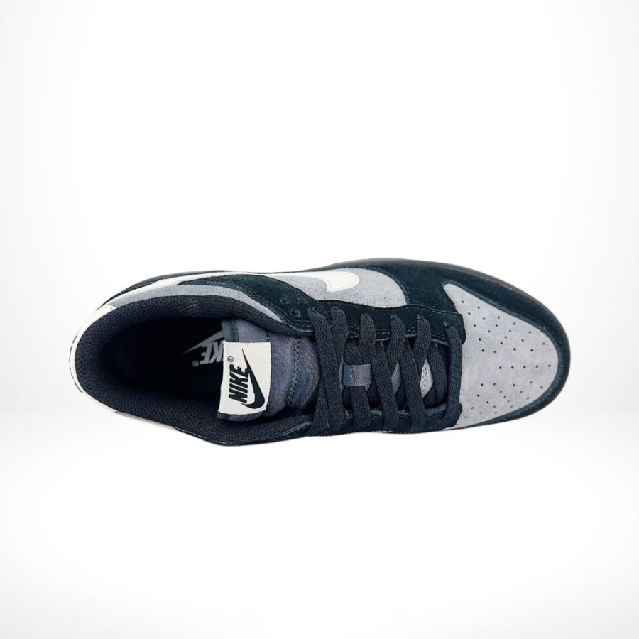 Top-down view of the Air Nike SB Dunk Low
