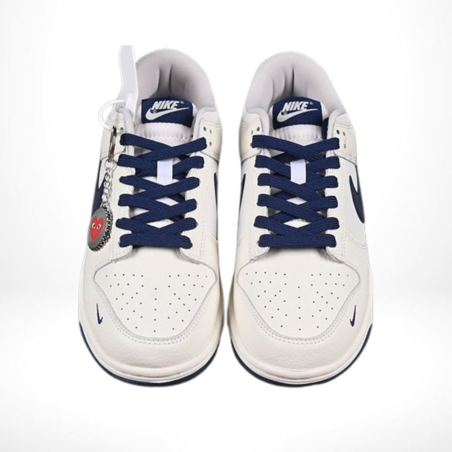 Top-down view of the Air Nike Dunk Low