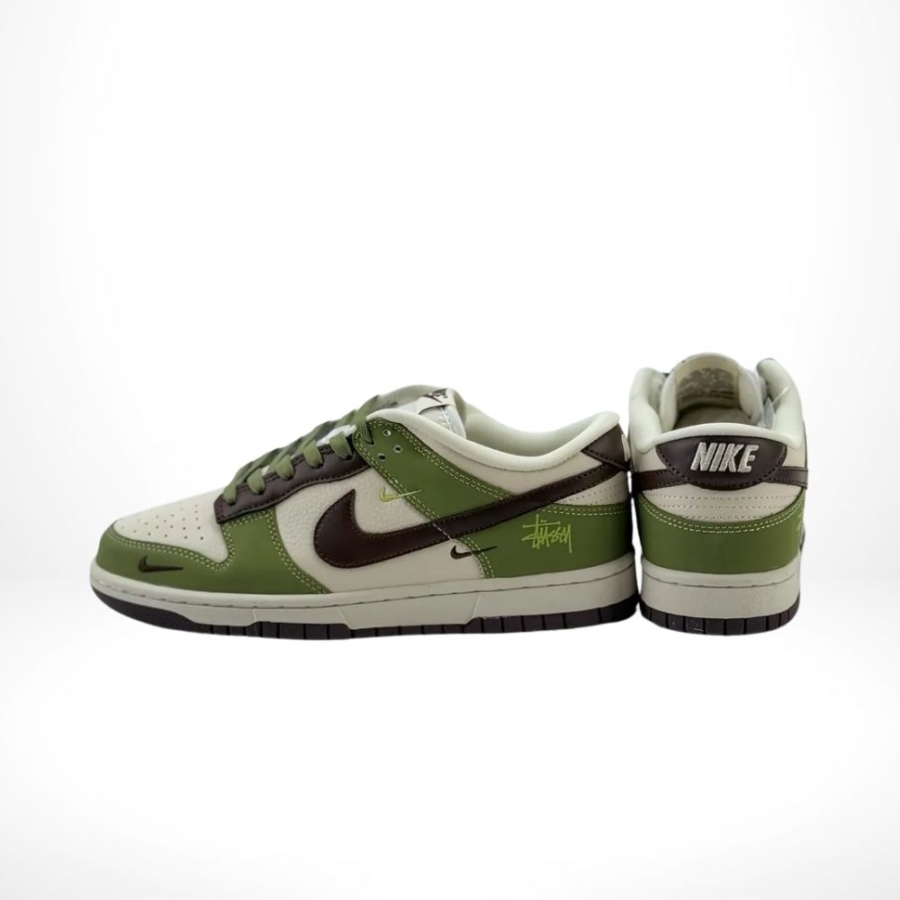 Rear view of the Air Nike Dunk Low