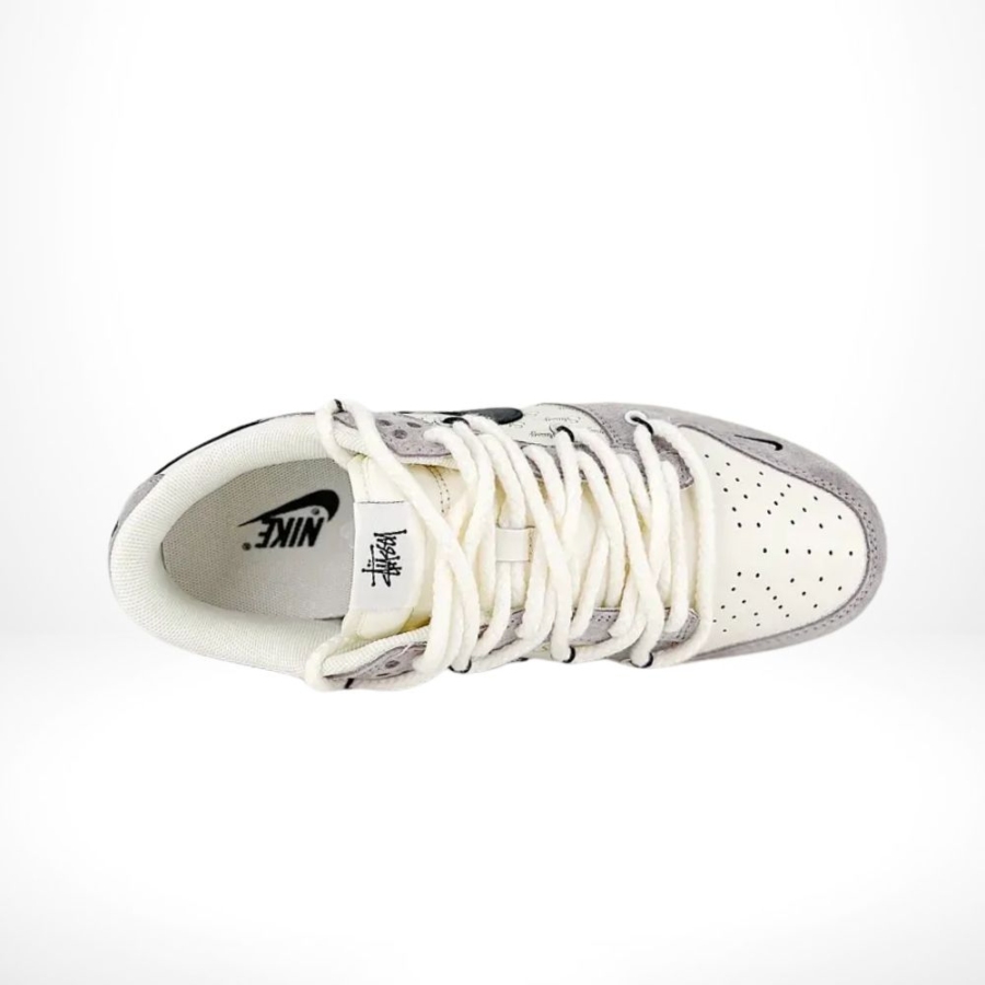 Top-down view of the Air Nike Dunk Low