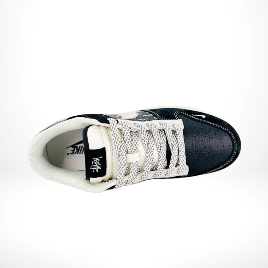 Top-down view of the Air Nike Dunk Low