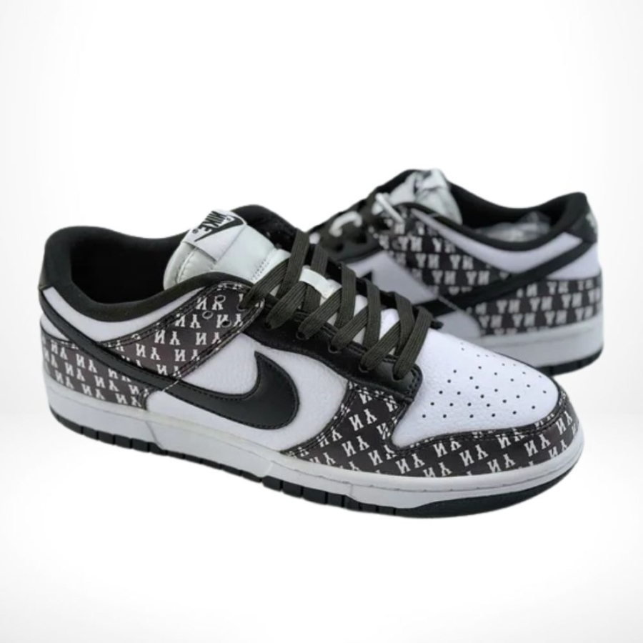 Top-down view of the Air Nike Dunk Low