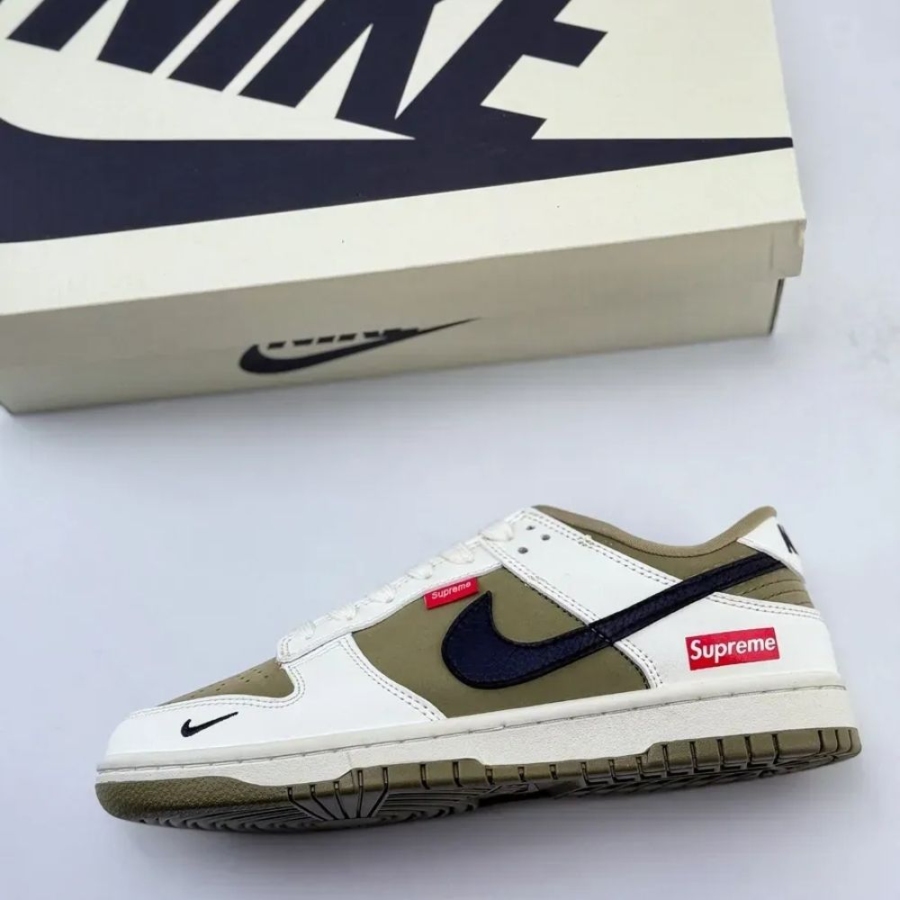 Nike SB Dunk Low X Supreme White Green  - Image 7