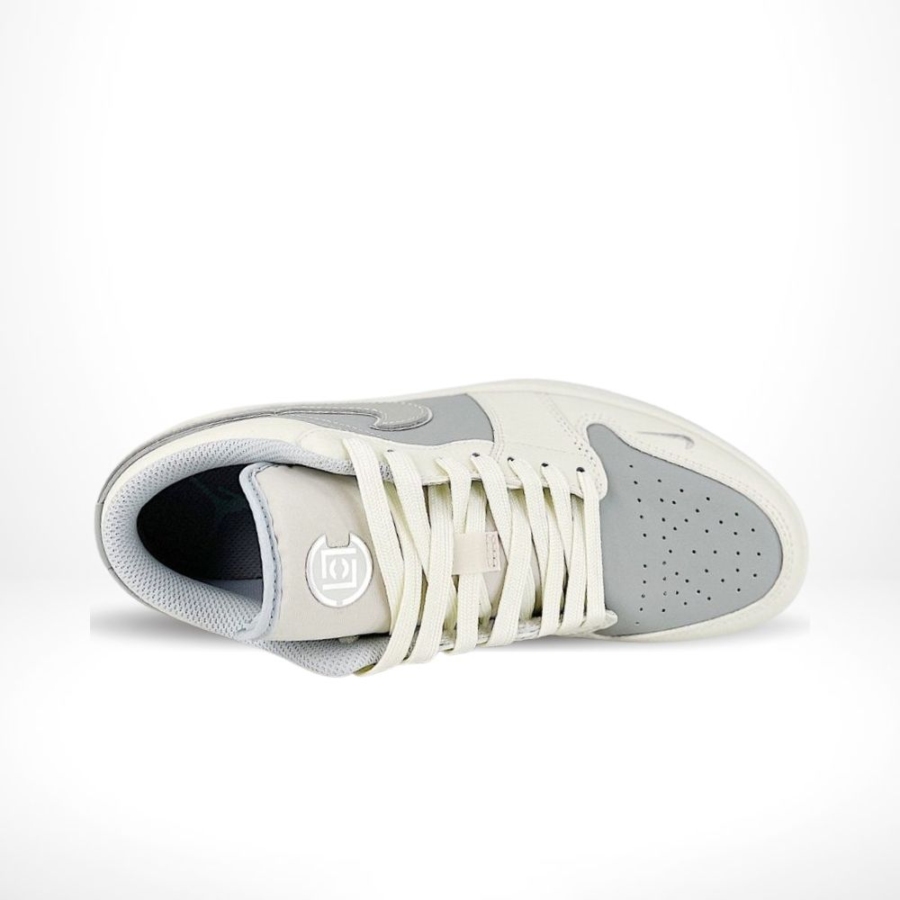 Top-down view of the Nike SB Dunk Low