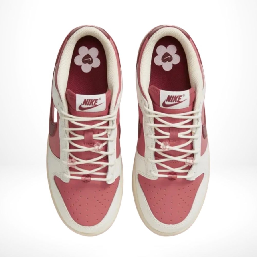 Top-down view of the Air Nike Dunk Low