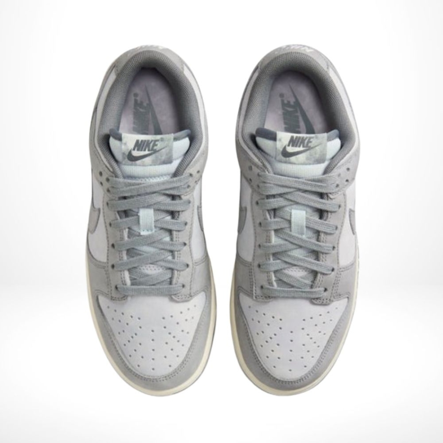 Top-down view of the Air Nike Dunk Low