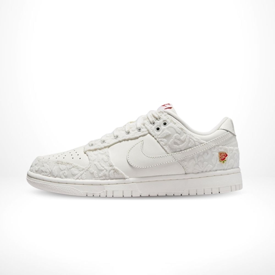 Medial side view of the Air Nike Dunk Low