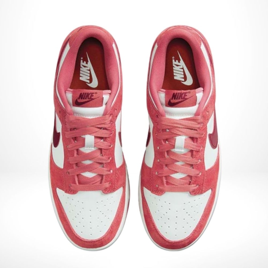 Top-down view of the Air Nike Dunk Low
