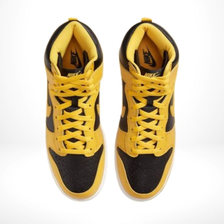 Top-down view of the Air Nike Dunk Low