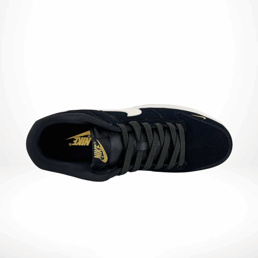 Top-down view of the Nike SB Dunk Low