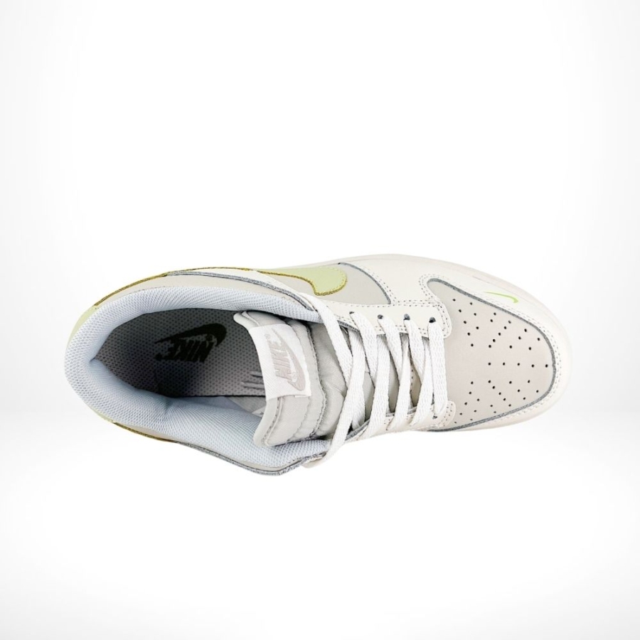 Top-down view of the Nike SB Dunk Low