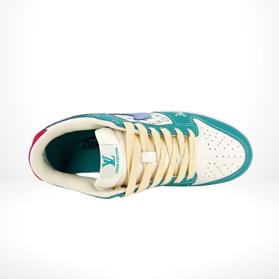 Top-down view of the Nike SB Dunk Low