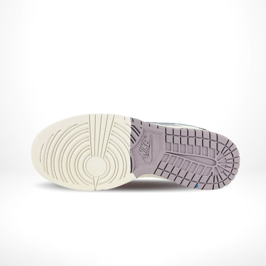 Bottom view of the Nike SB Dunk Low