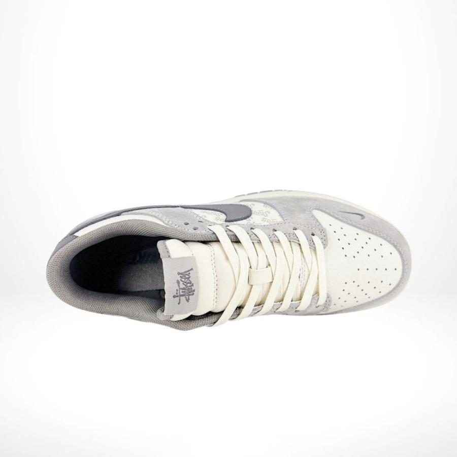 Top-down view of the Nike SB Dunk Low
