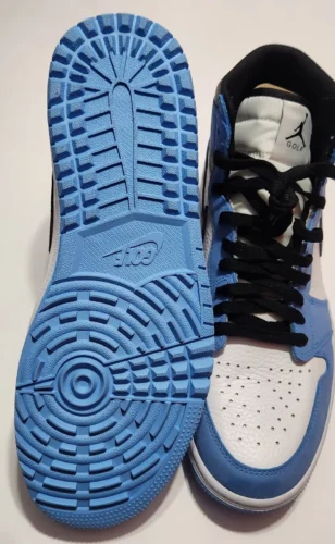 Air Jordan 1 High Golf University Blue photo review