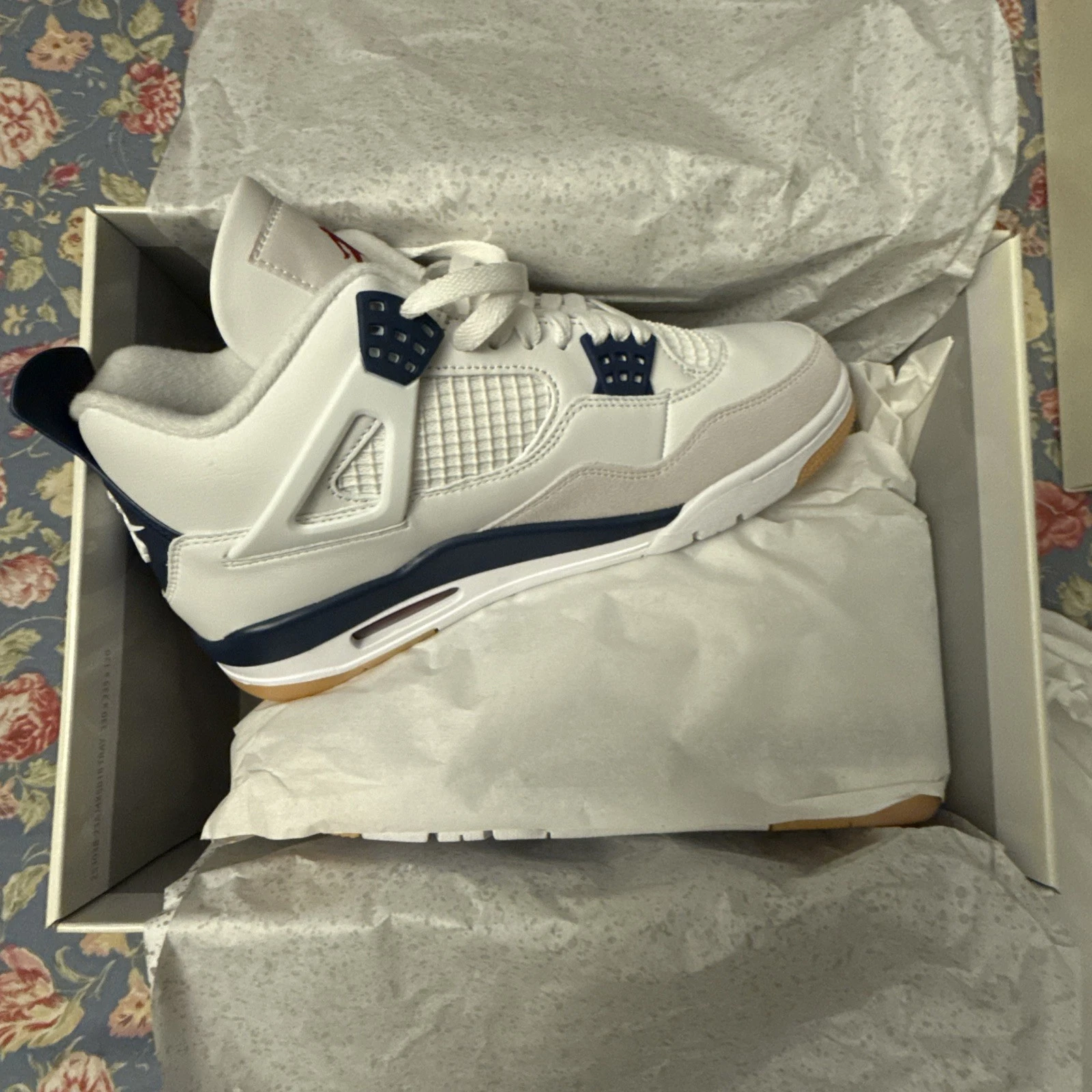 Air Jordan 4 Retro X SB Sapphire Blue photo review