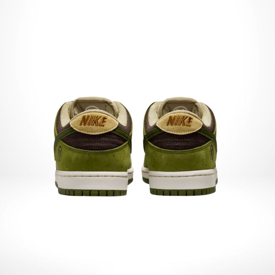 Rear view of the Air Nike Dunk Low