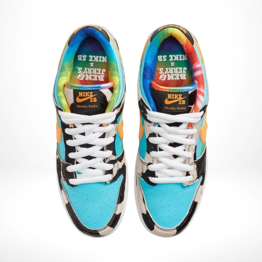 Top-down view of the Nike SB Dunk Low