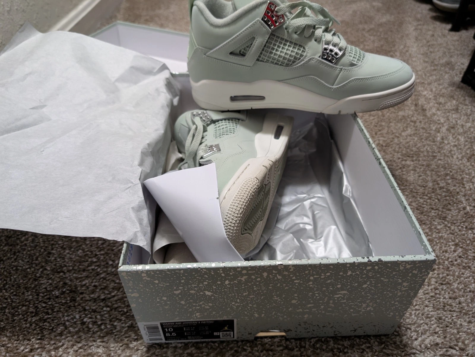 Air Jordan 4 Retro Abundance Seafoam Sail photo review